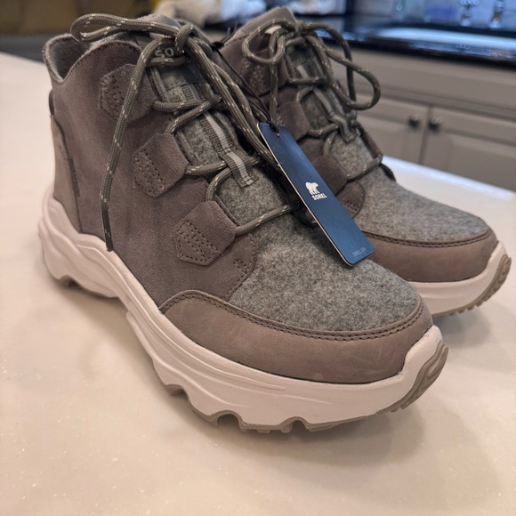SOREL Women's Gray Kinetic Breakthru Caribou Sneaker Boot Size US 10  EU 41 NEW - Picture 11 of 11
